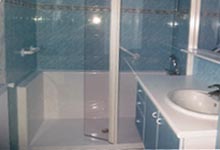 Cambiar bañera por ducha en San Sebastián cuanto cuesta cambiar una bañera por una ducha. Nuestros fontaneros le hacen el cambio, con los mejores materiales.