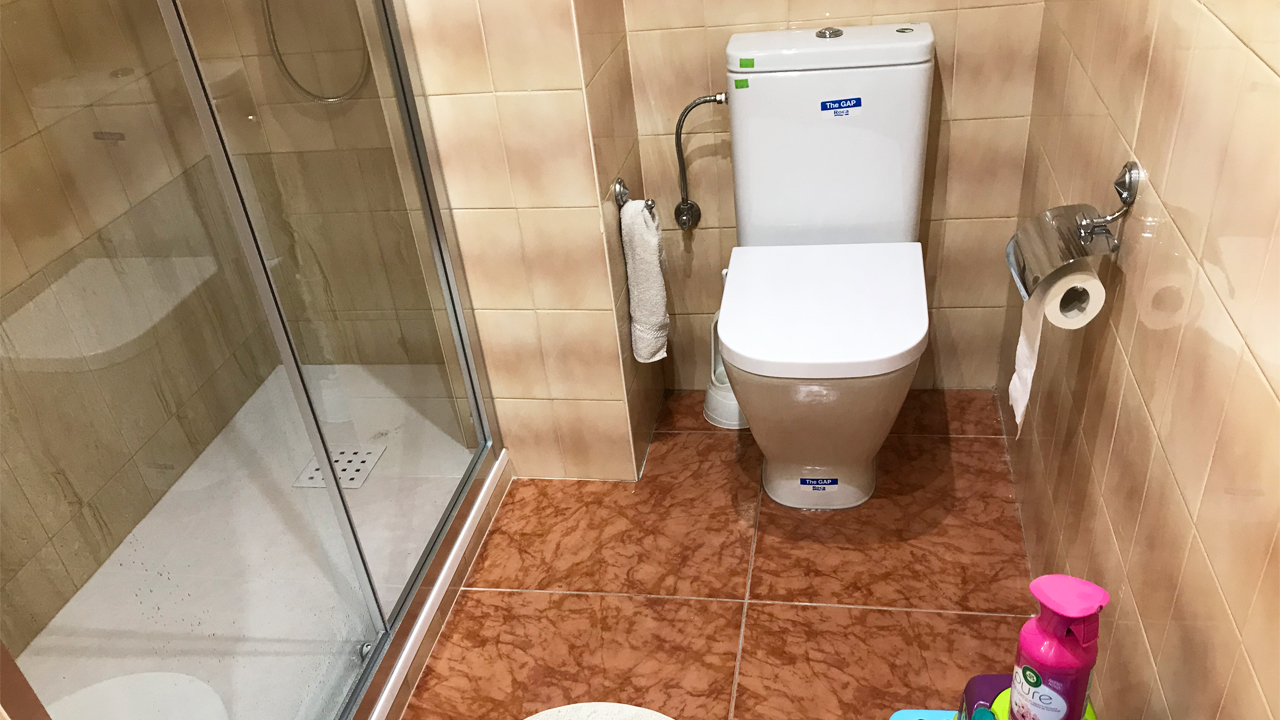 baera_por_plato_de_ducha_en_san_sebastian_donostia_fontaneria_ezkerro.jpg